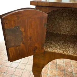 Antiker barocker Walnuss Furnier Schreibtisch, 1700er