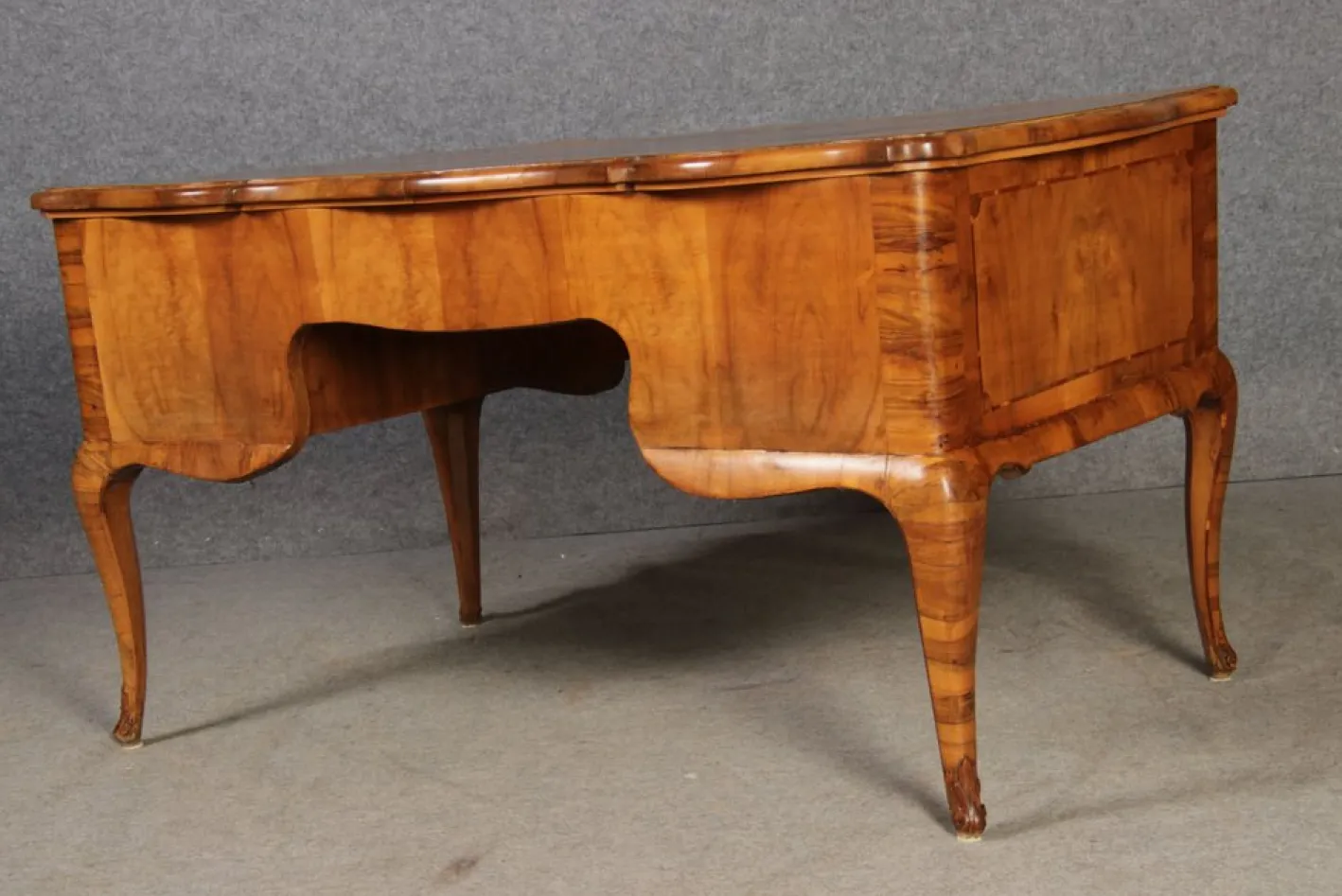 Antiker Barock Schreibtisch mit Nussholz Intarsie, 1780