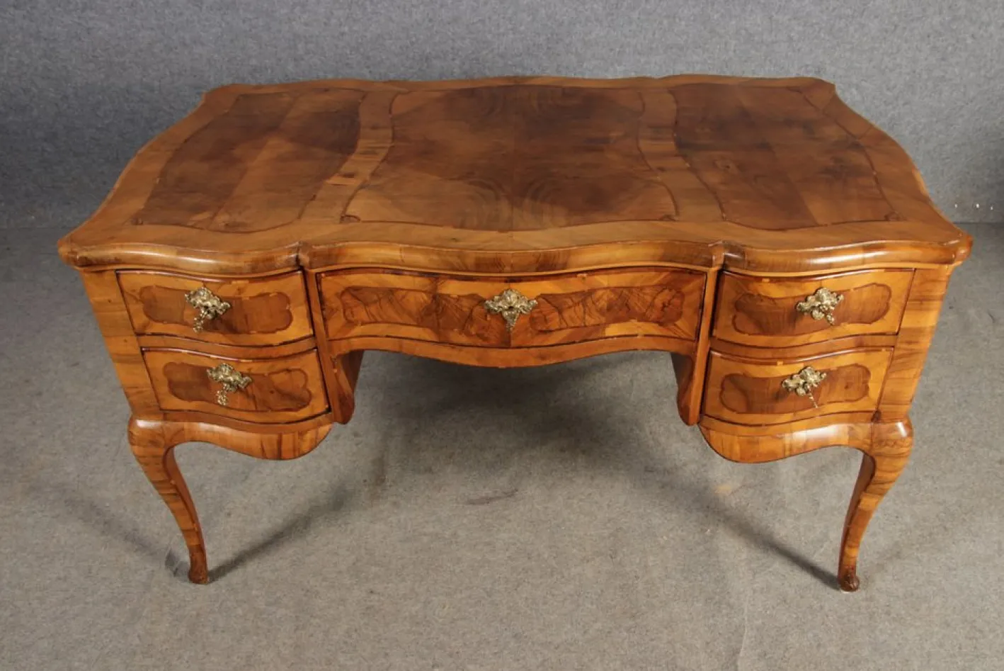 Antiker Barock Schreibtisch mit Nussholz Intarsie, 1780