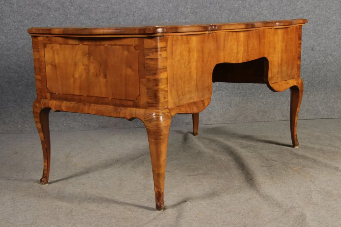 Antiker Barock Schreibtisch mit Nussholz Intarsie, 1780