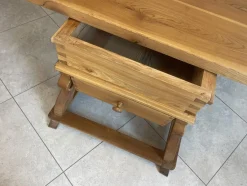 Antiker Bauerntisch aus massivem Holz