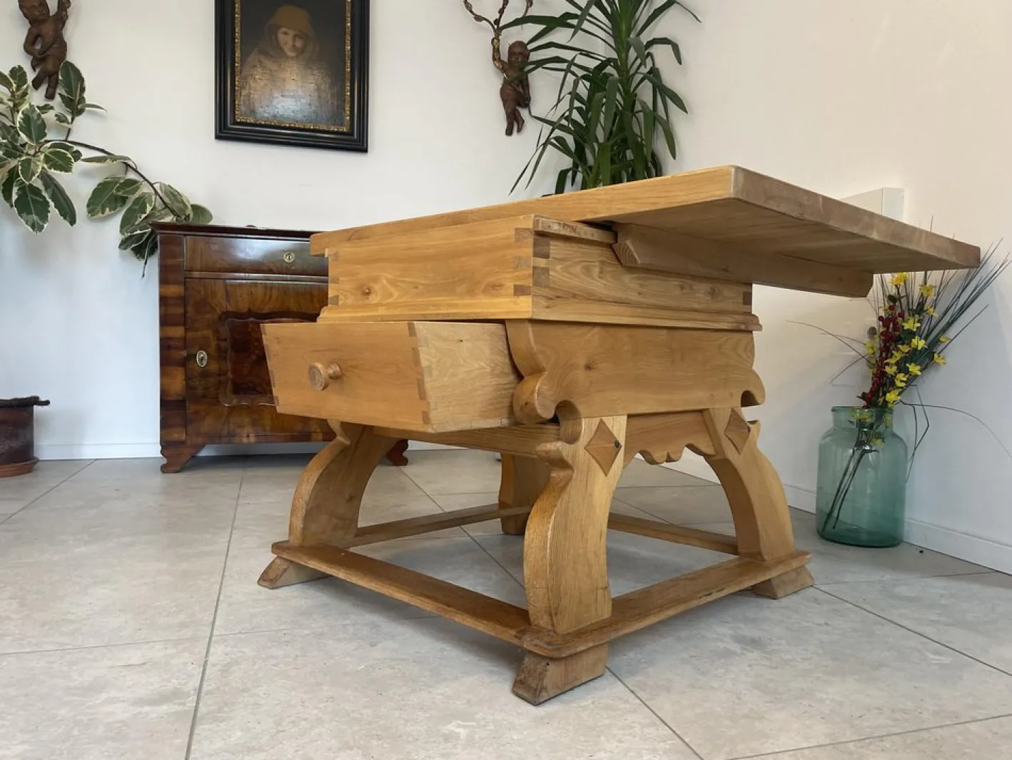 Antiker Bauerntisch aus massivem Holz