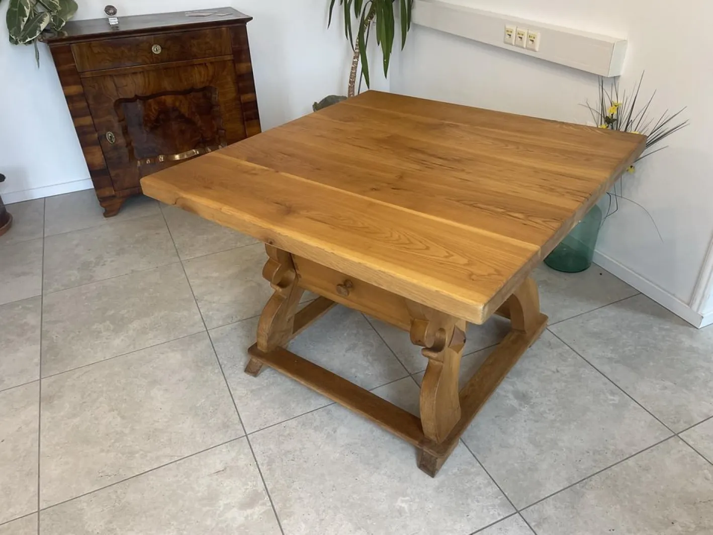 Antiker Bauerntisch aus massivem Holz