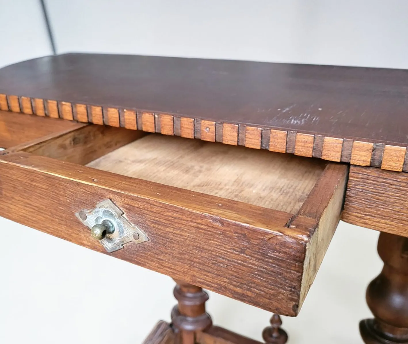 Antiker Demi-Lune Konsolentisch mit Schublade, 1700er