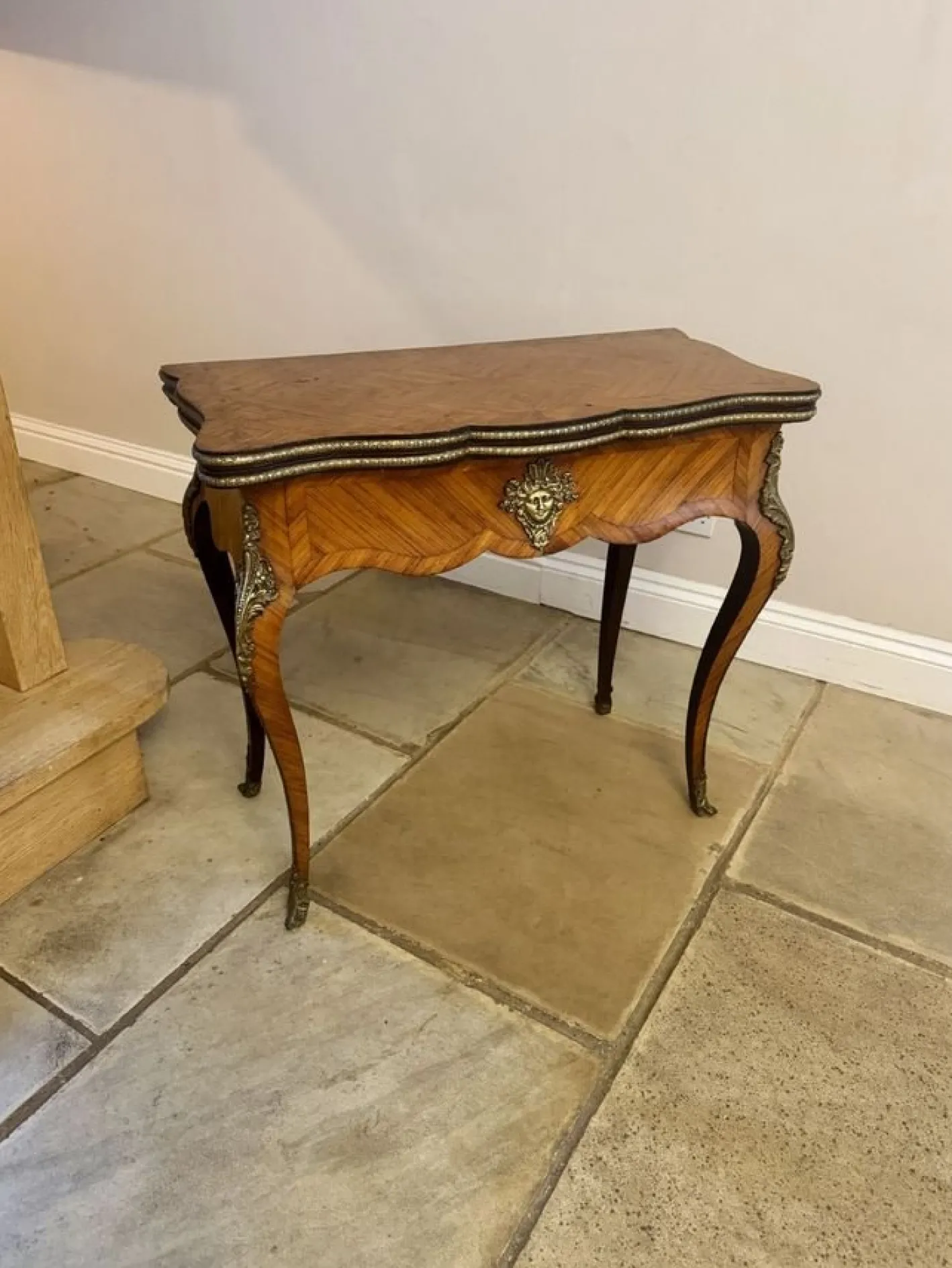 Antiker französischer Kartentisch aus Veilchenholz, 1860