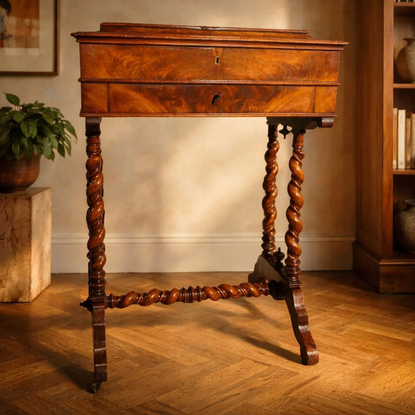 Antiker Holz Nähtisch mit Schublade