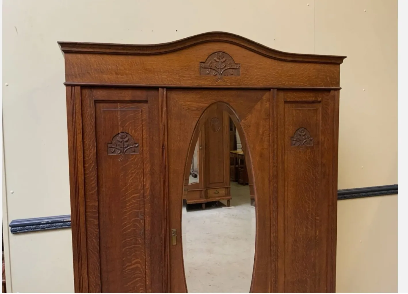 Antiker Kleiderschrank, 1910