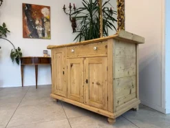 Antiker rustikaler Wickeltisch oder Kommode aus Holz