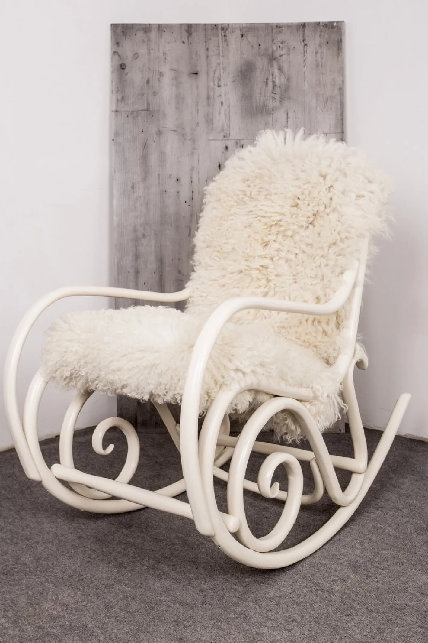 Antiker Schaukelstuhl von Thonet