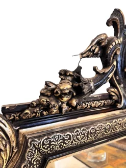 Antiker viktorianischer gotischer Spiegel mit Blattsilber Intarsie über schwarzem Gesso Rahmen, 1850