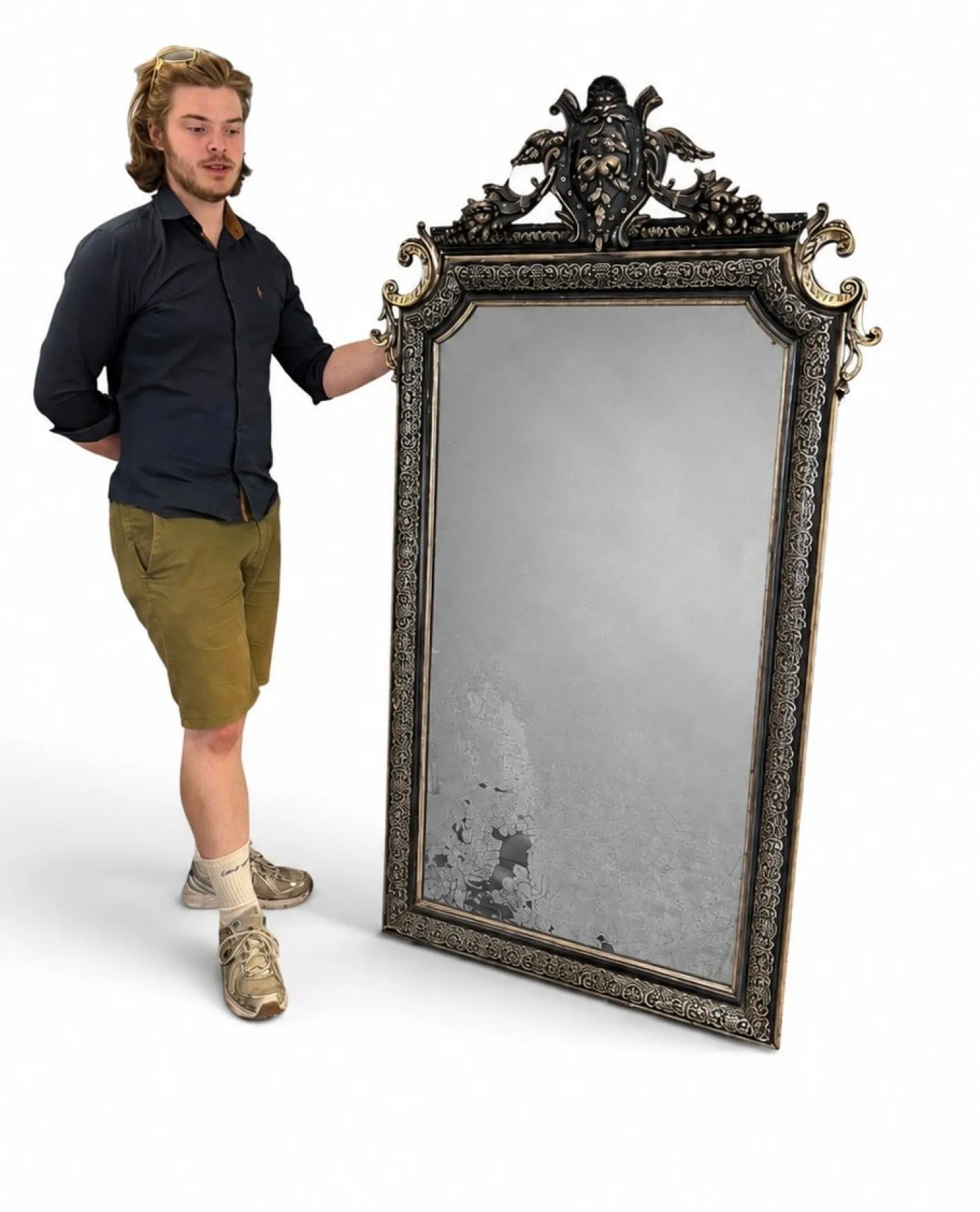 Antiker viktorianischer gotischer Spiegel mit Blattsilber Intarsie über schwarzem Gesso Rahmen, 1850