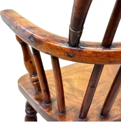 Antiker Windsor Kindersessel aus Eibenholz, 1820