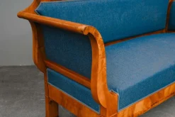 Antikes Biedermeier Sofa aus Nussholz, 1800er