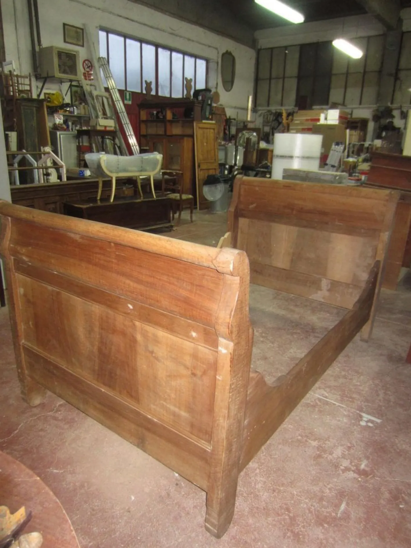 Antikes Bootsbett aus Holz