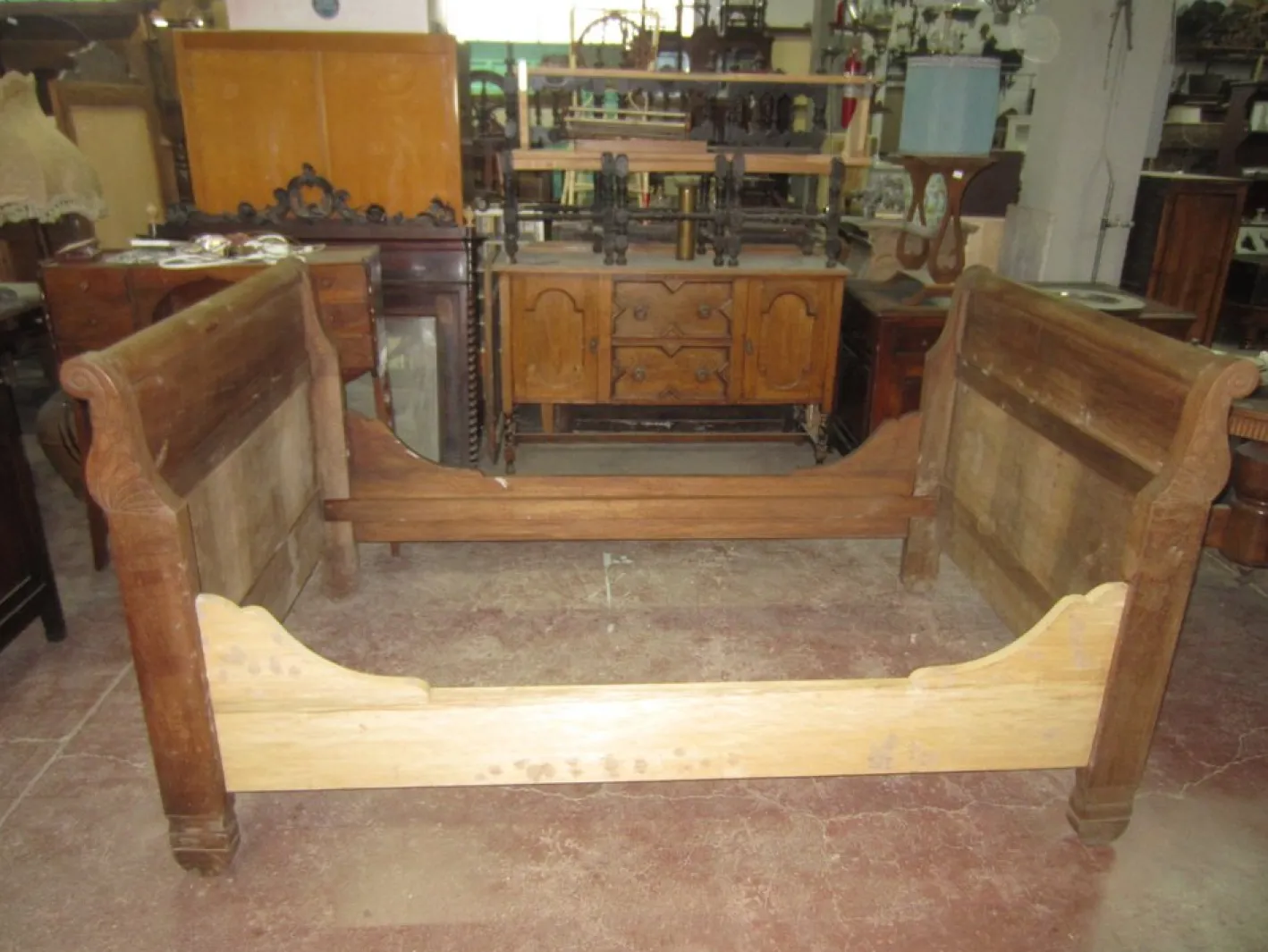 Antikes Bootsbett aus Holz