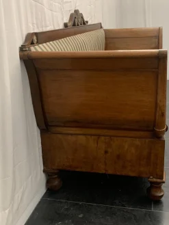 Antikes Empire Charles X Sofa aus Nussholz & Messing mit Intarsien, 1910er