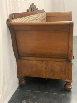 Antikes Empire Charles X Sofa aus Nussholz & Messing mit Intarsien, 1910er