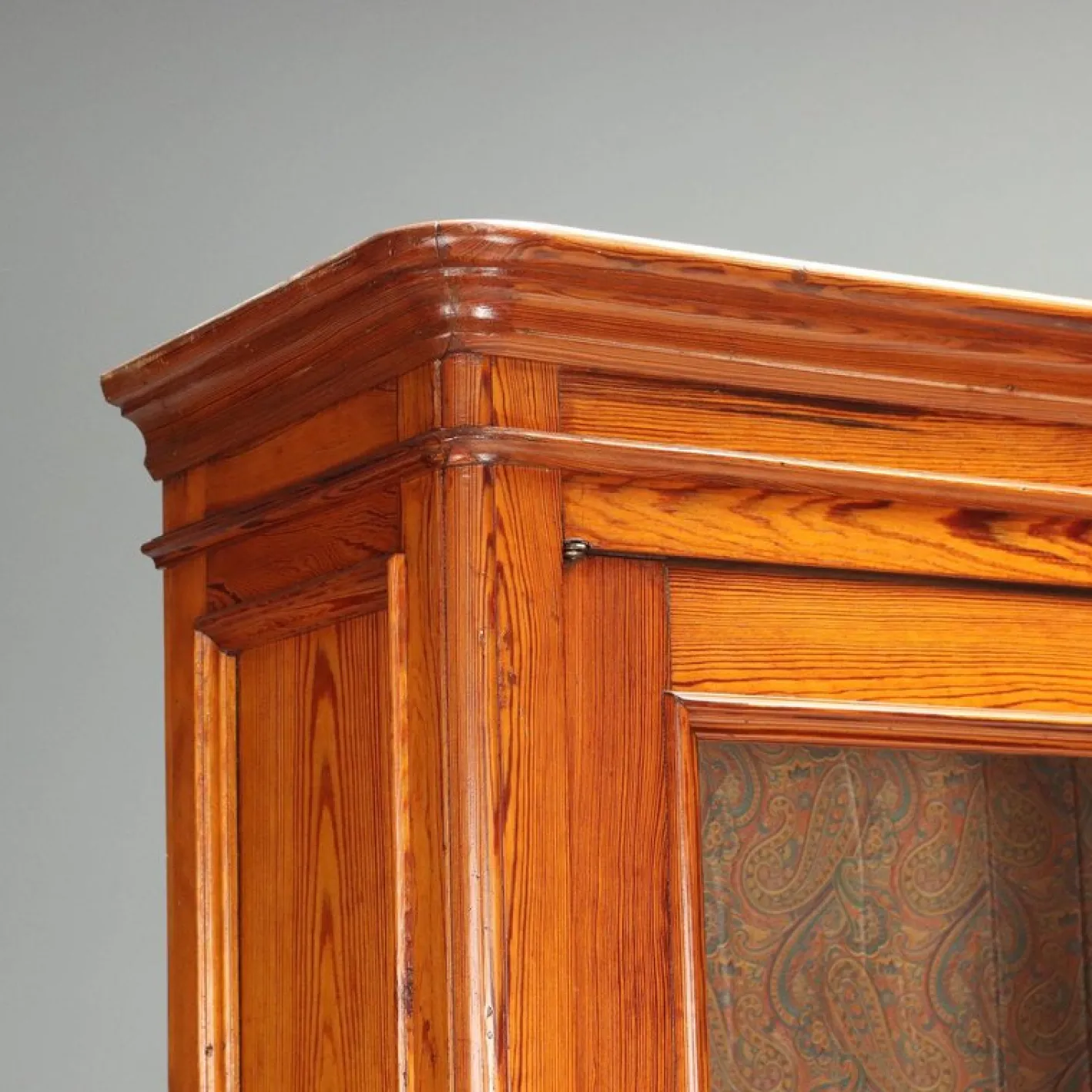 Antikes italienisches Sideboard aus Lärche mit doppeltem Korpus, 1800er