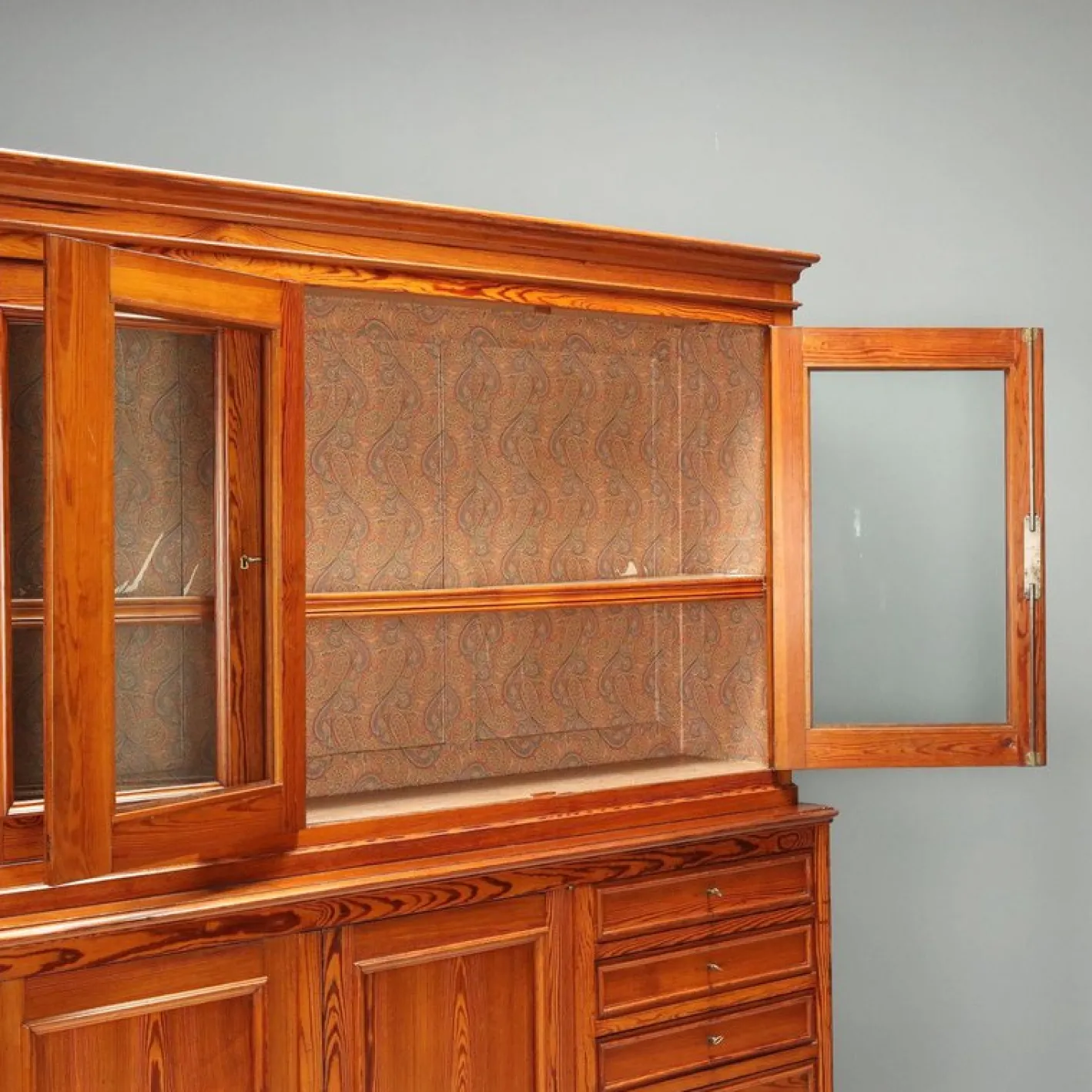 Antikes italienisches Sideboard aus Lärche mit doppeltem Korpus, 1800er
