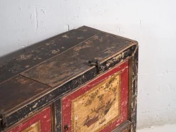 Antikes lackiertes Sideboard aus Ulmenholz, China, 1950