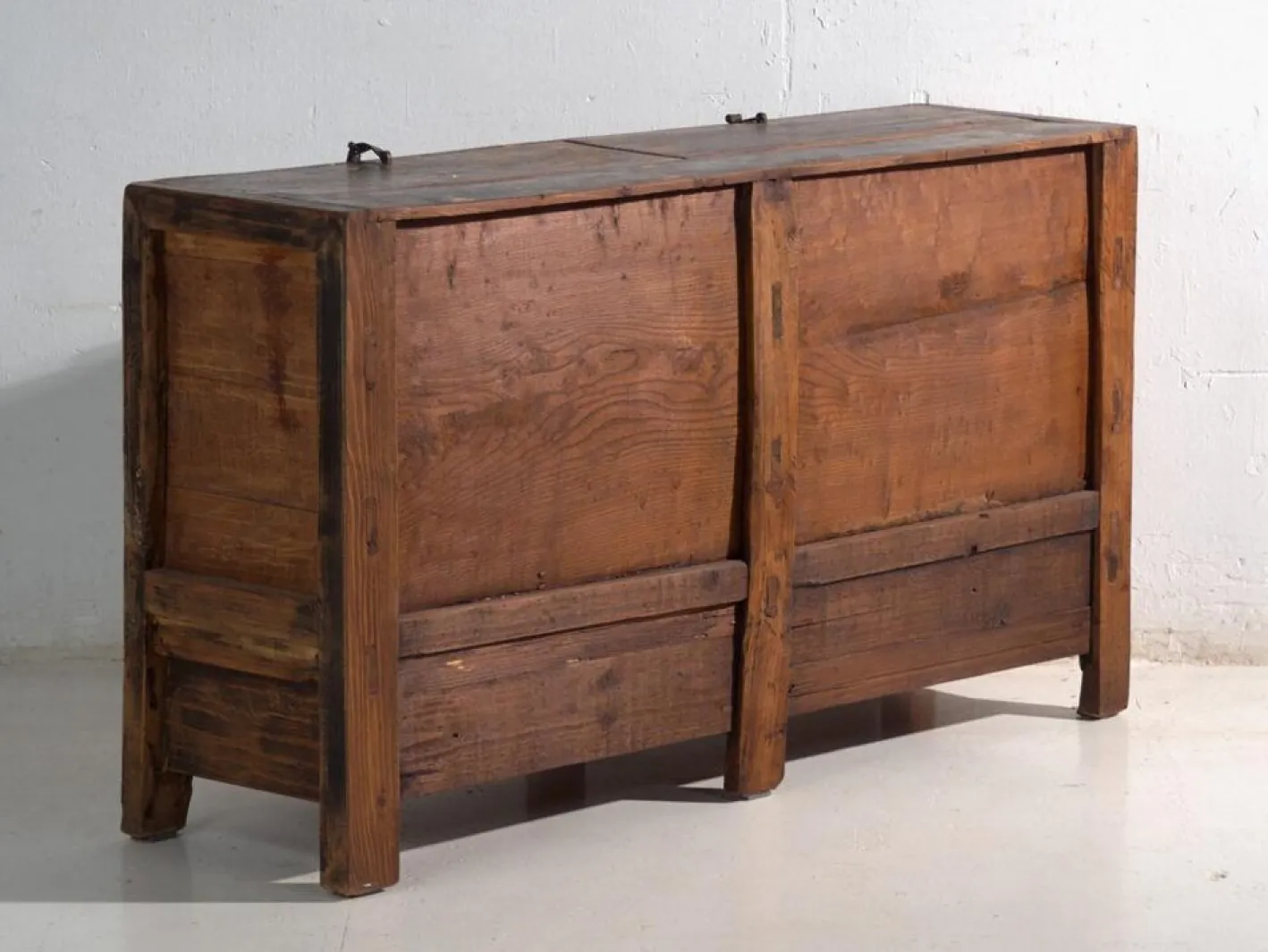 Antikes lackiertes Sideboard aus Ulmenholz, China, 1950