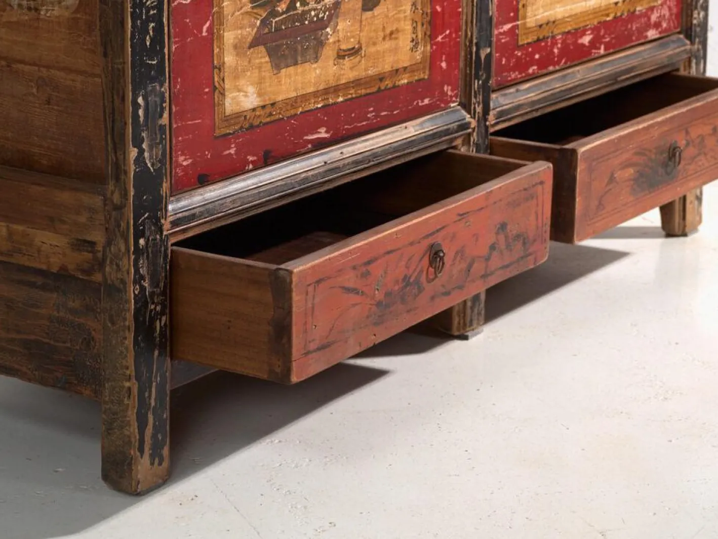 Antikes lackiertes Sideboard aus Ulmenholz, China, 1950