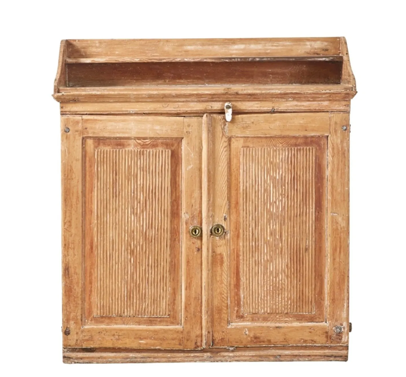 Antikes Schwedisches Buffet mit Geriffelter Front, 1790