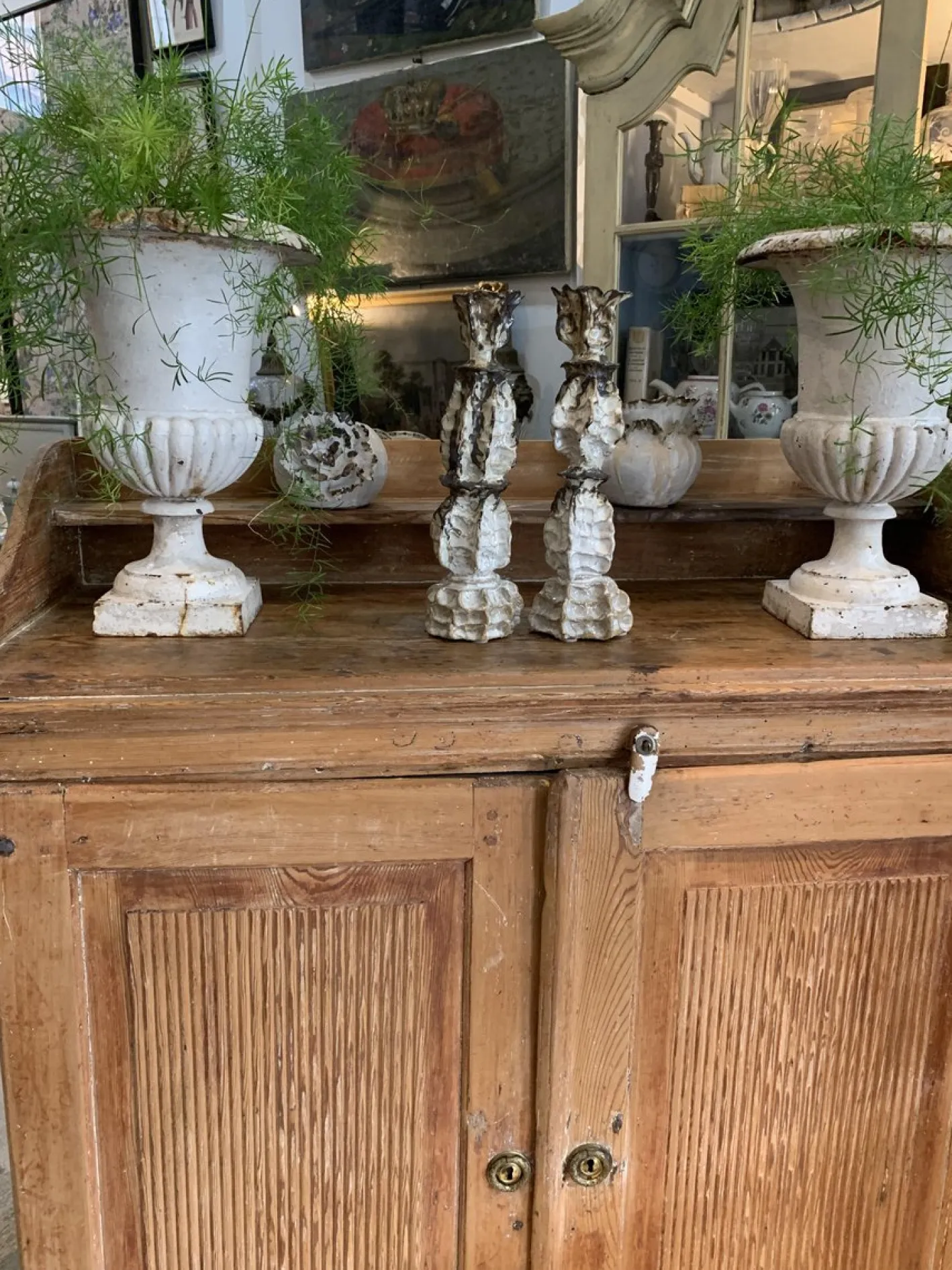 Antikes Schwedisches Buffet mit Geriffelter Front, 1790