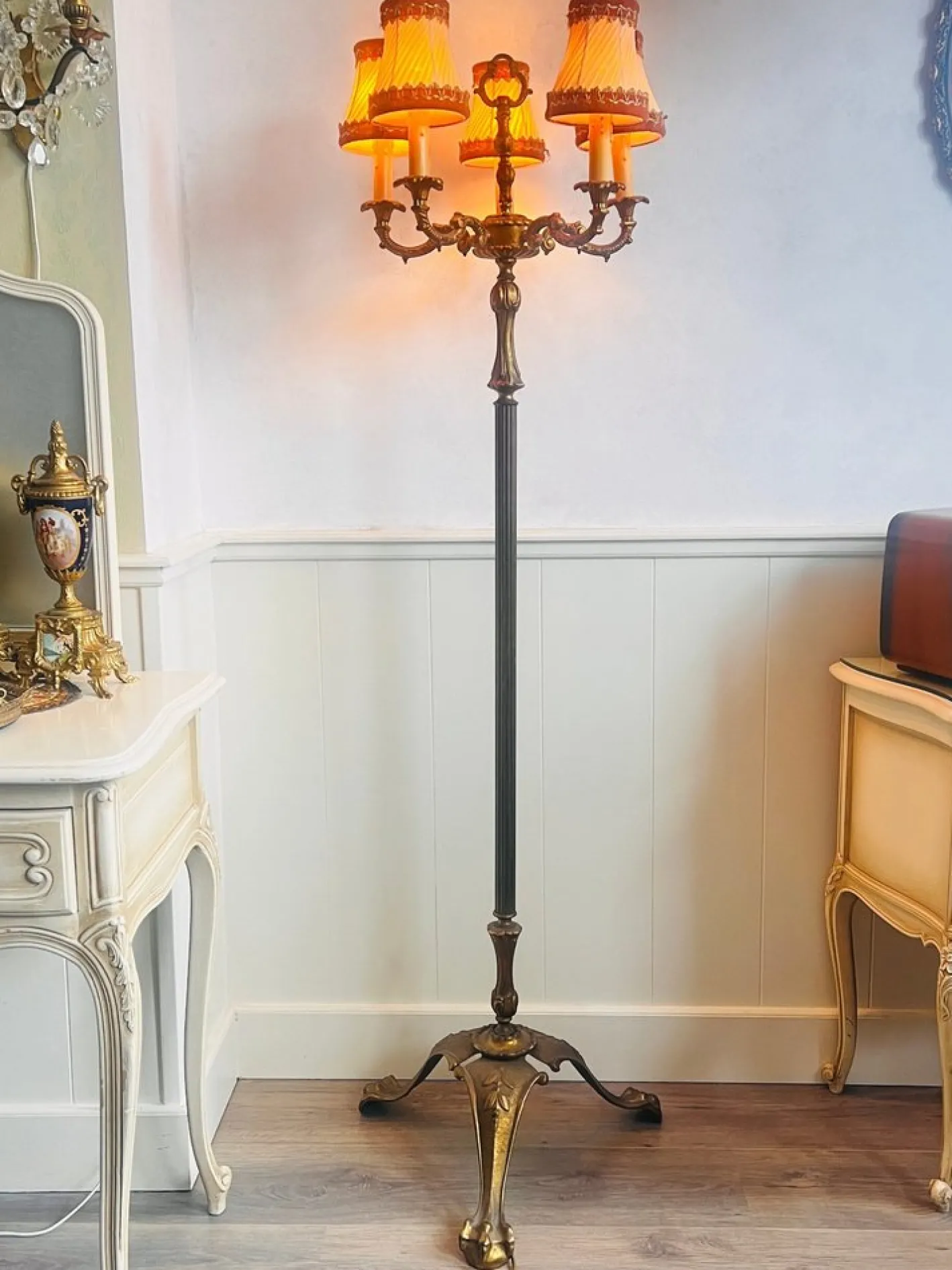 Antike Stehlampe aus Bronze
