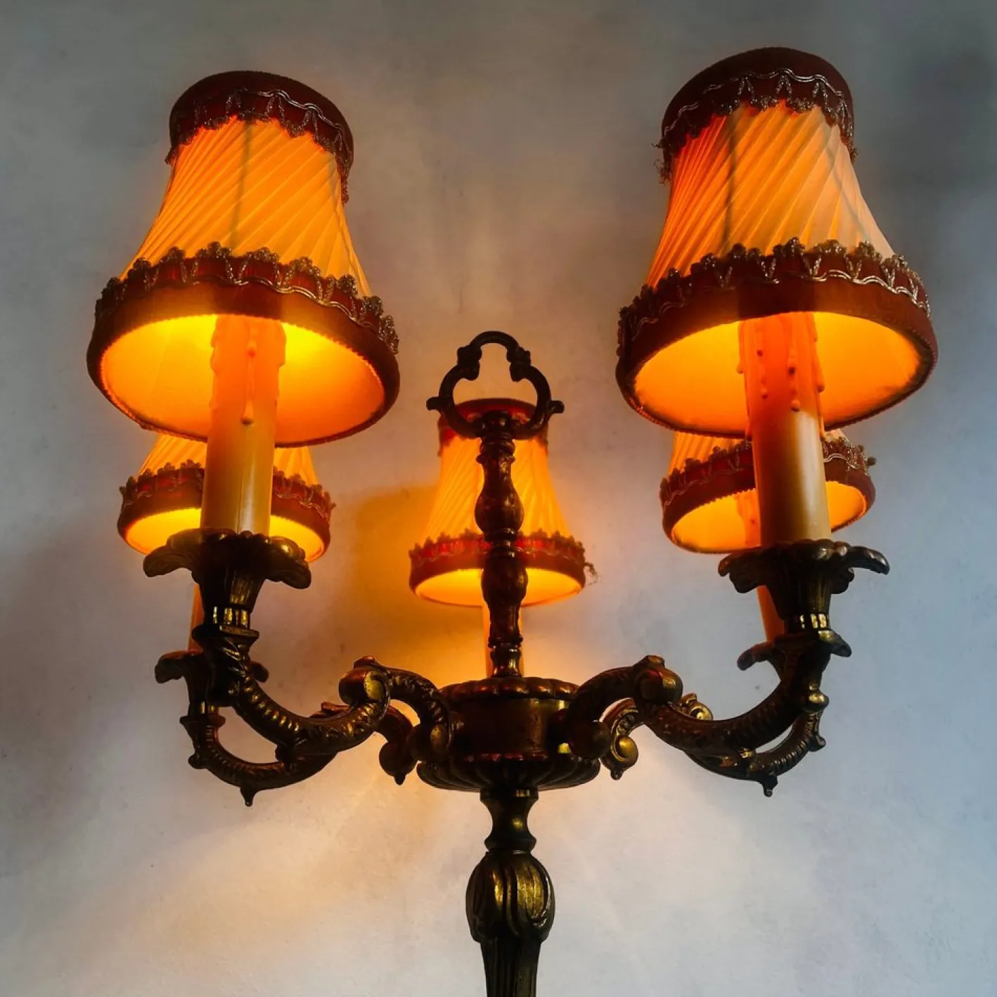 Antike Stehlampe aus Bronze