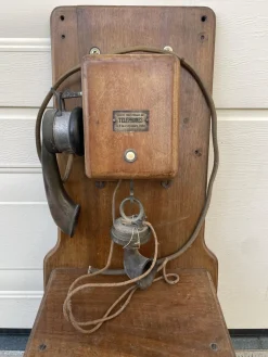 Antikes Telefon mit Salzkasten, 1890er