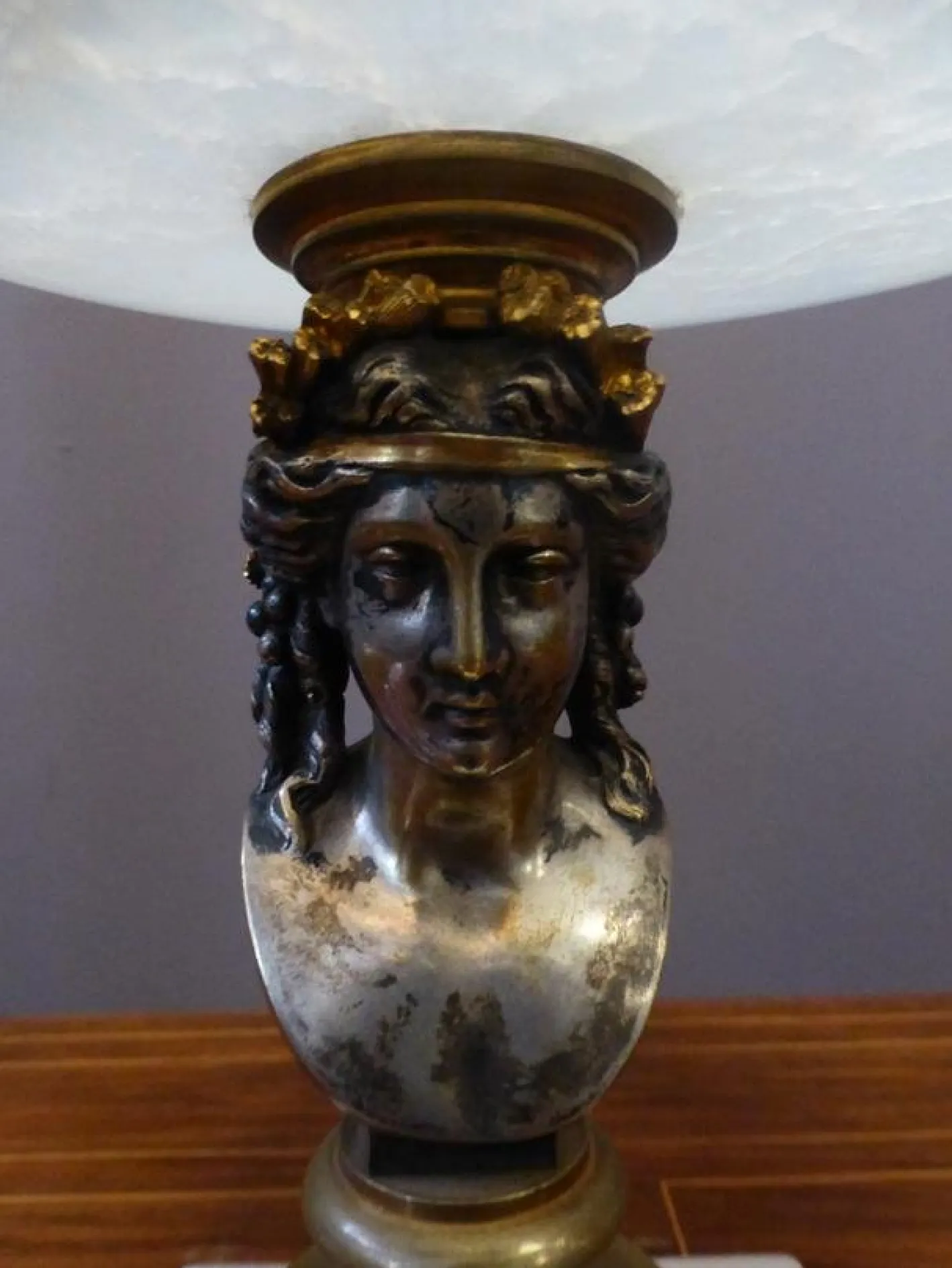 Antike Tasse aus Alabaster und Bronze
