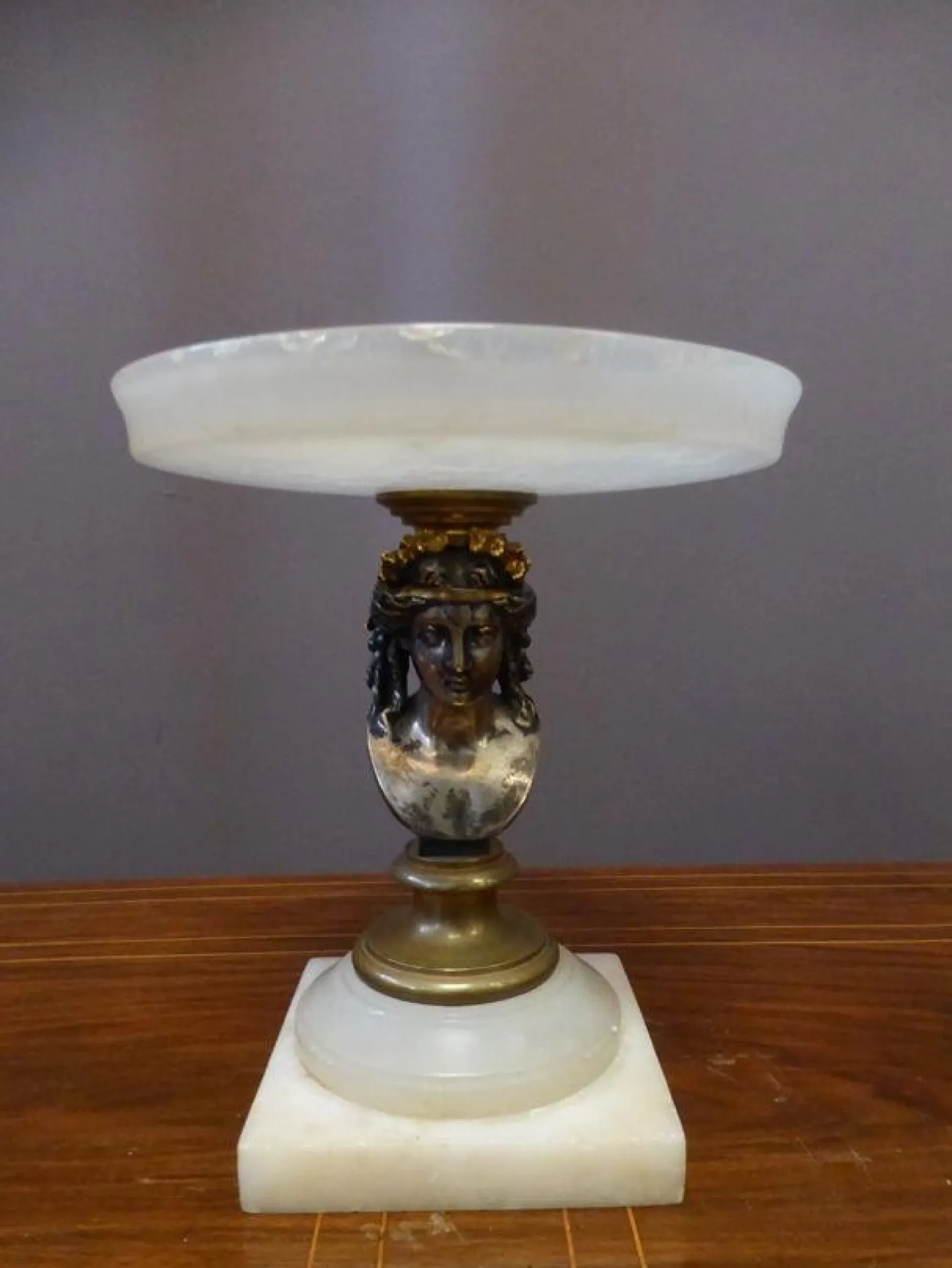 Antike Tasse aus Alabaster und Bronze