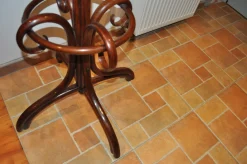 Antike Ungarische Standgarderobe von Thonet