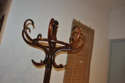 Antike Ungarische Standgarderobe von Thonet