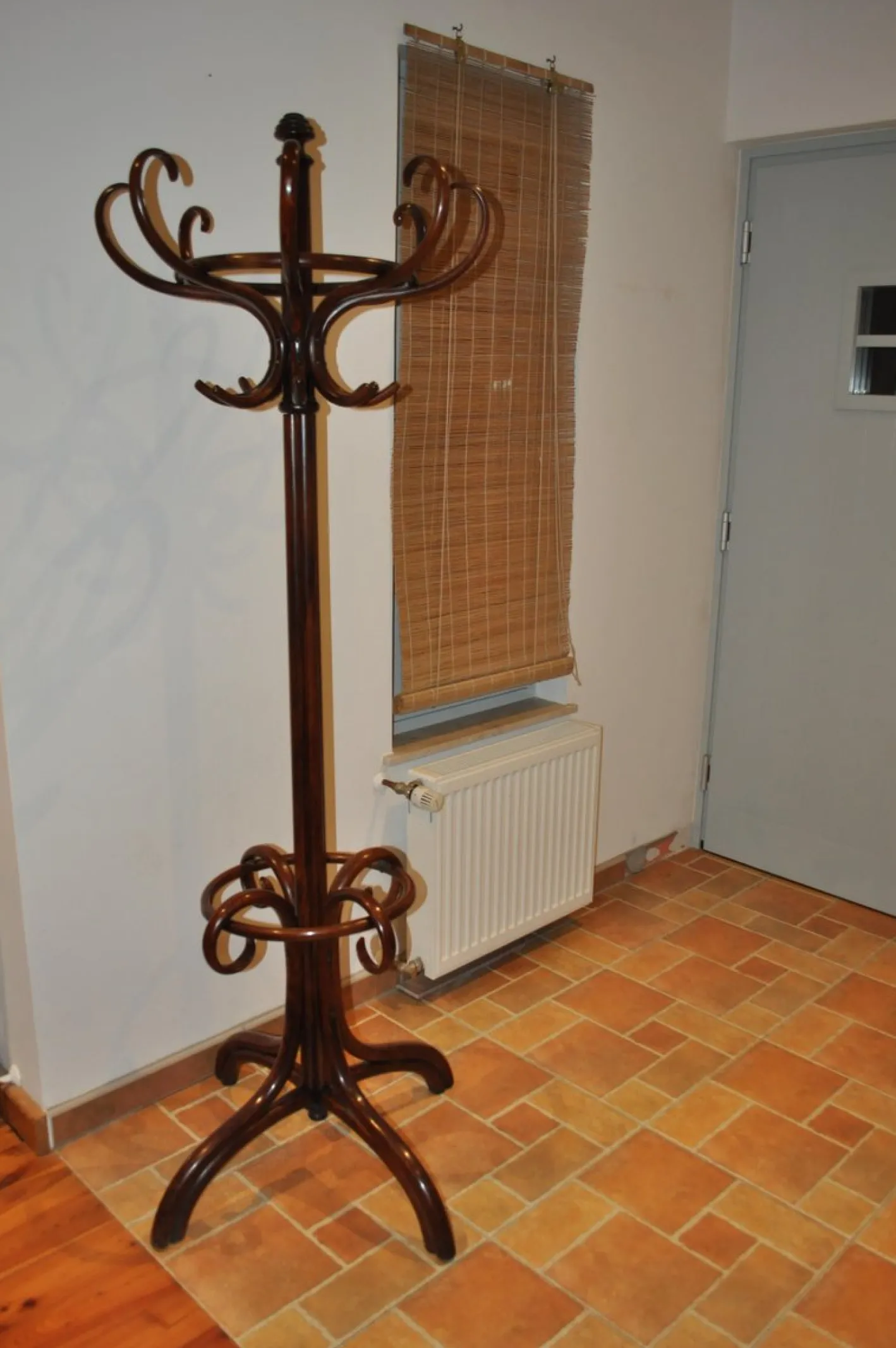 Antike Ungarische Standgarderobe von Thonet