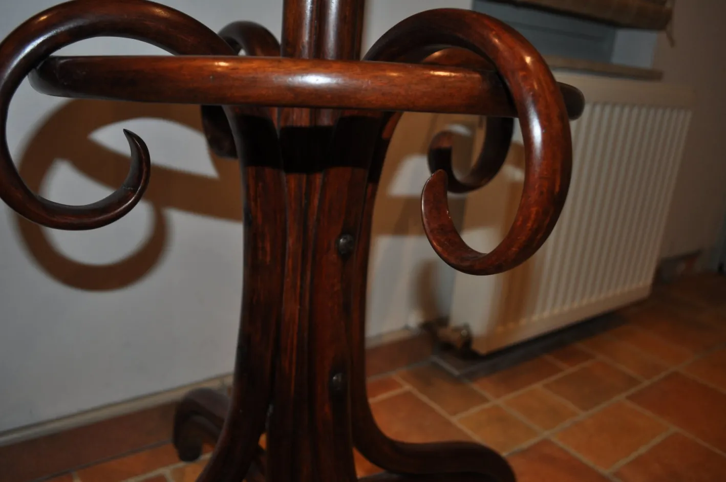 Antike Ungarische Standgarderobe von Thonet