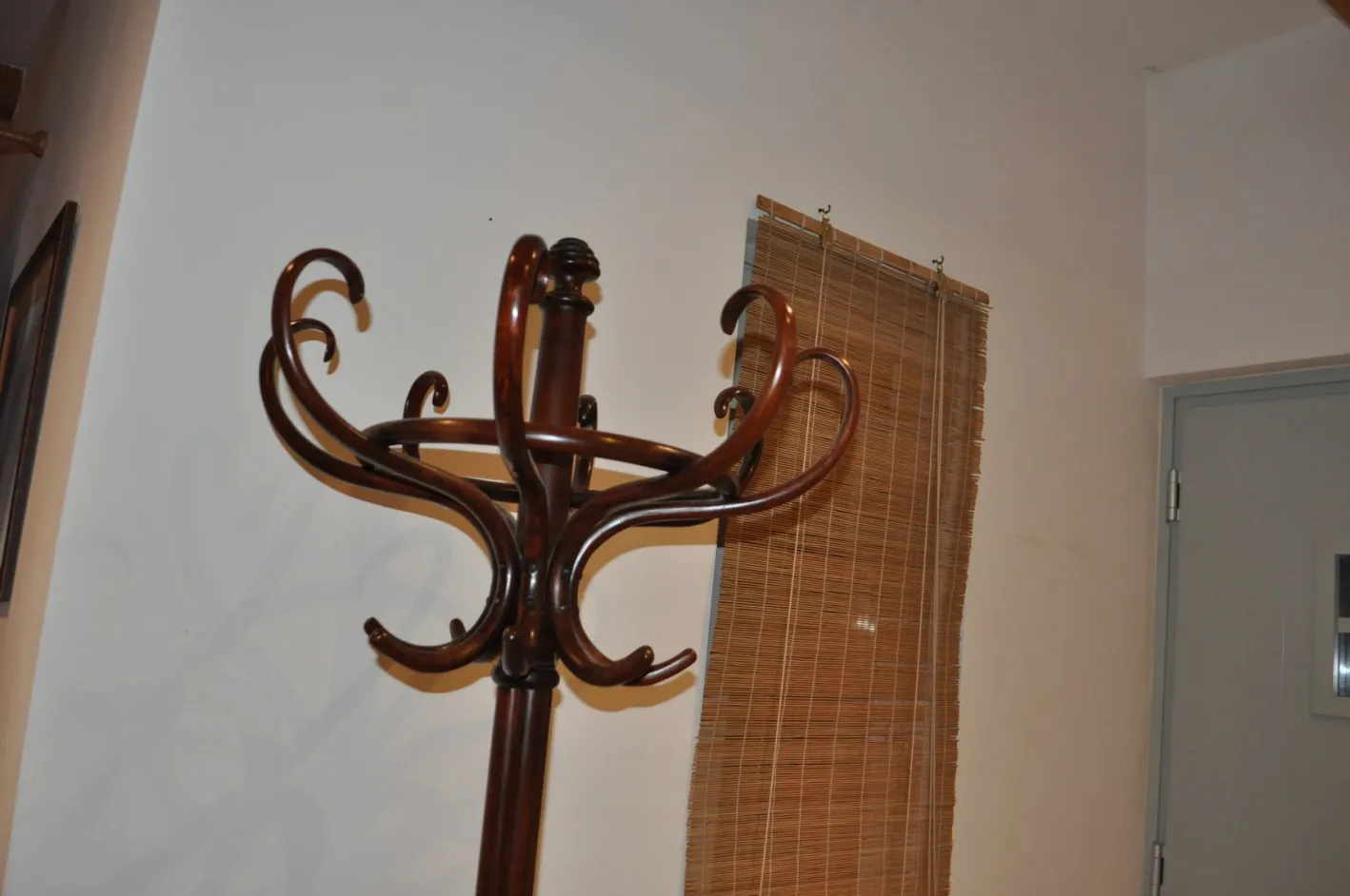 Antike Ungarische Standgarderobe von Thonet