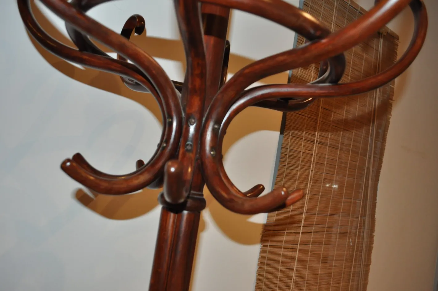 Antike Ungarische Standgarderobe von Thonet