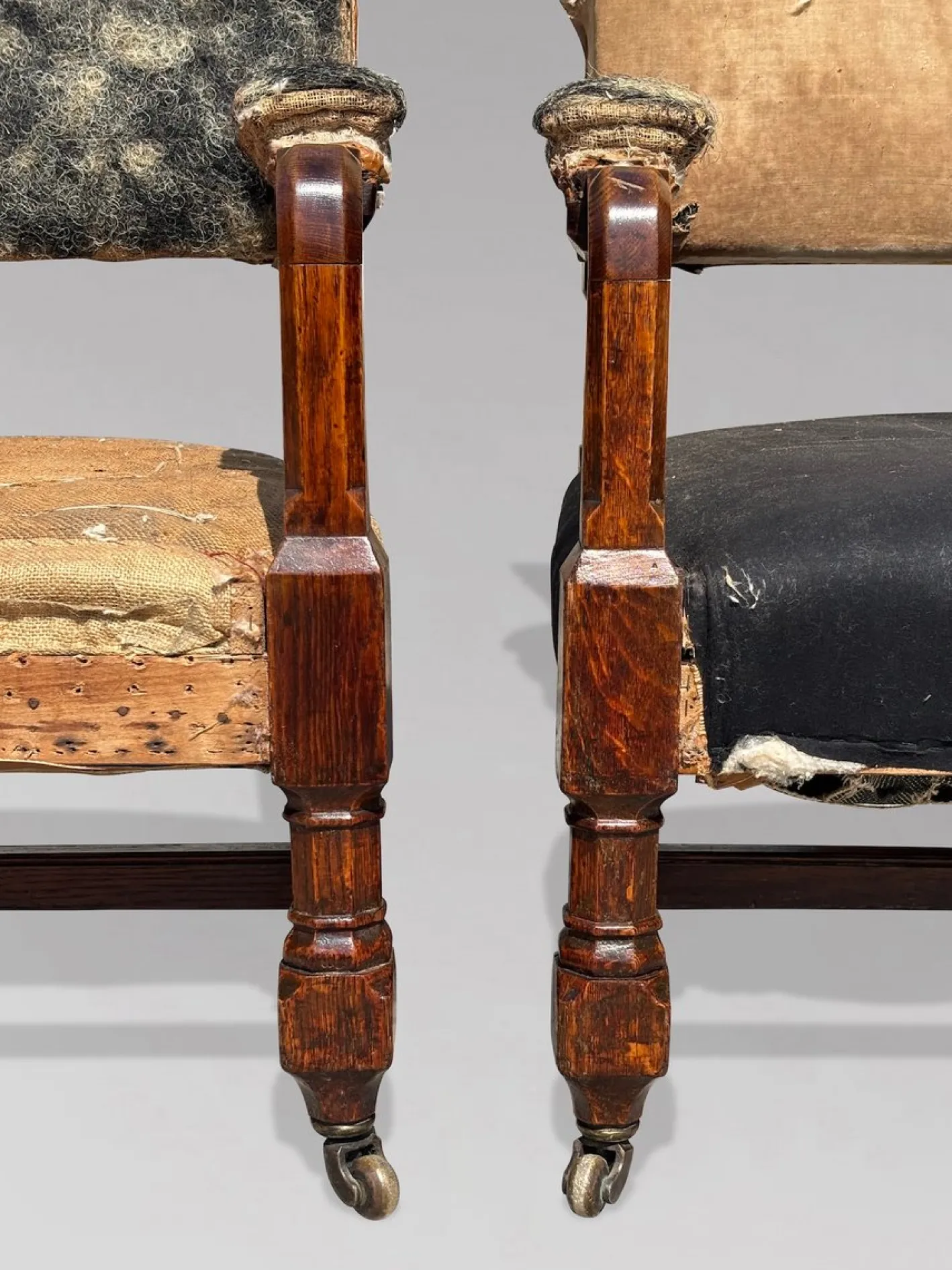 Antike Viktorianische Gotische Armlehnstühle aus Eichenholz, 1860, 2er Set