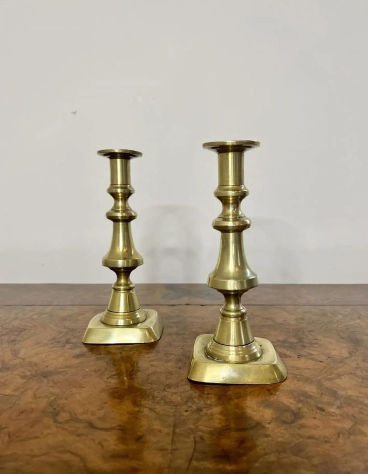 Antike viktorianische Kerzenständer aus Messing, 1860er, 2er Set