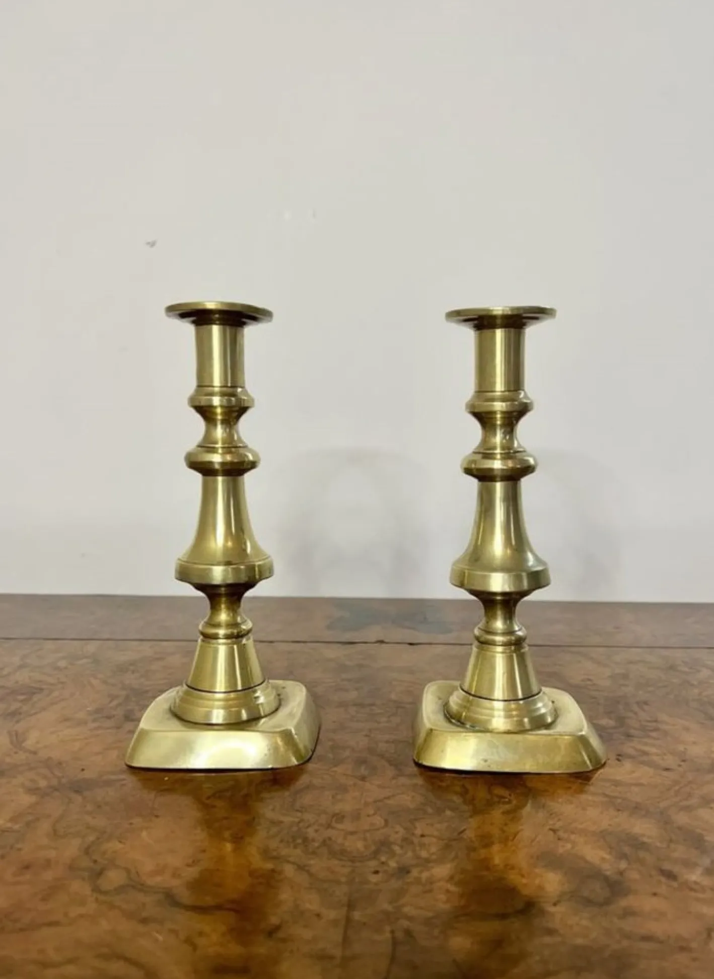 Antike viktorianische Kerzenständer aus Messing, 1860er, 2er Set