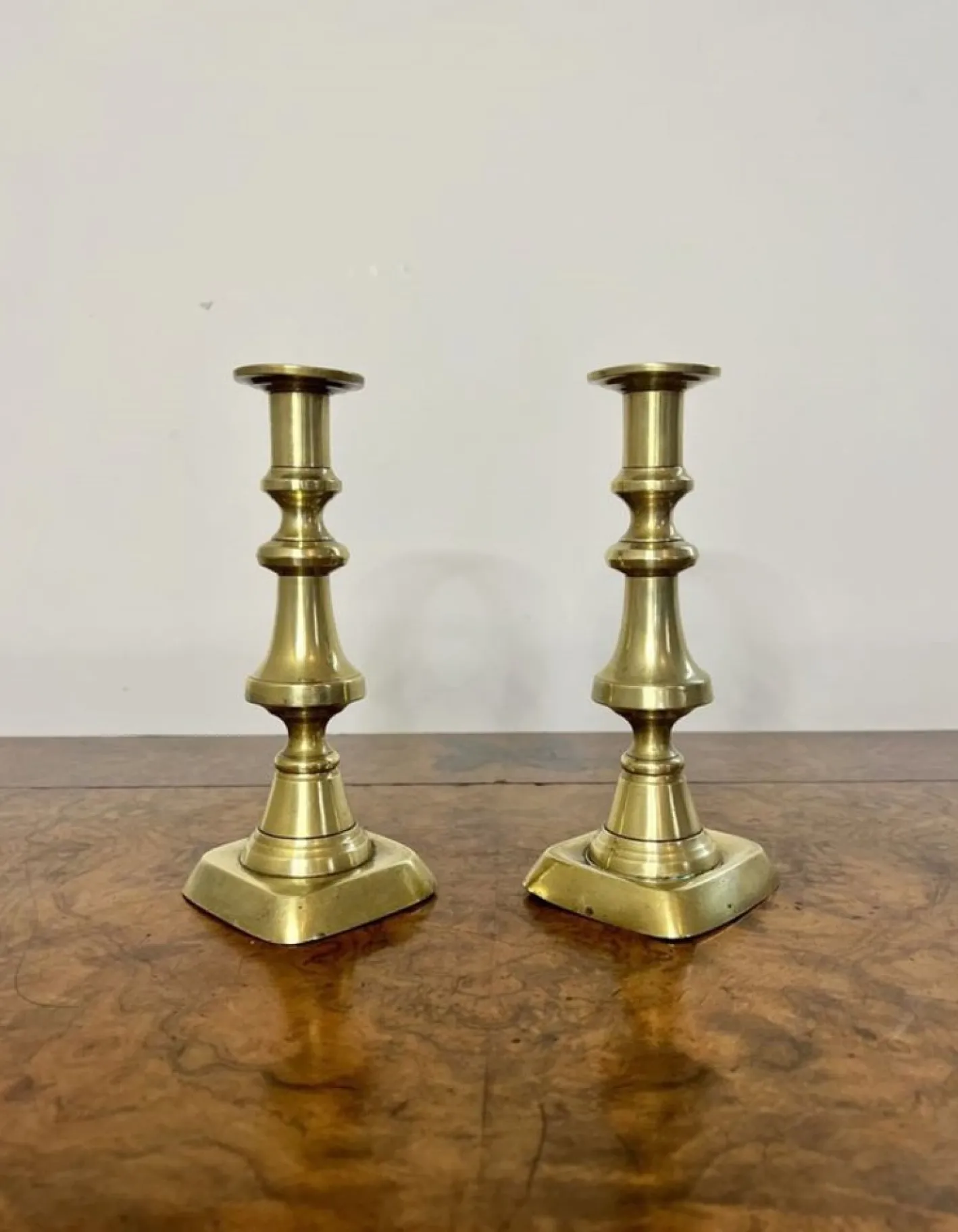Antike viktorianische Kerzenständer aus Messing, 1860er, 2er Set
