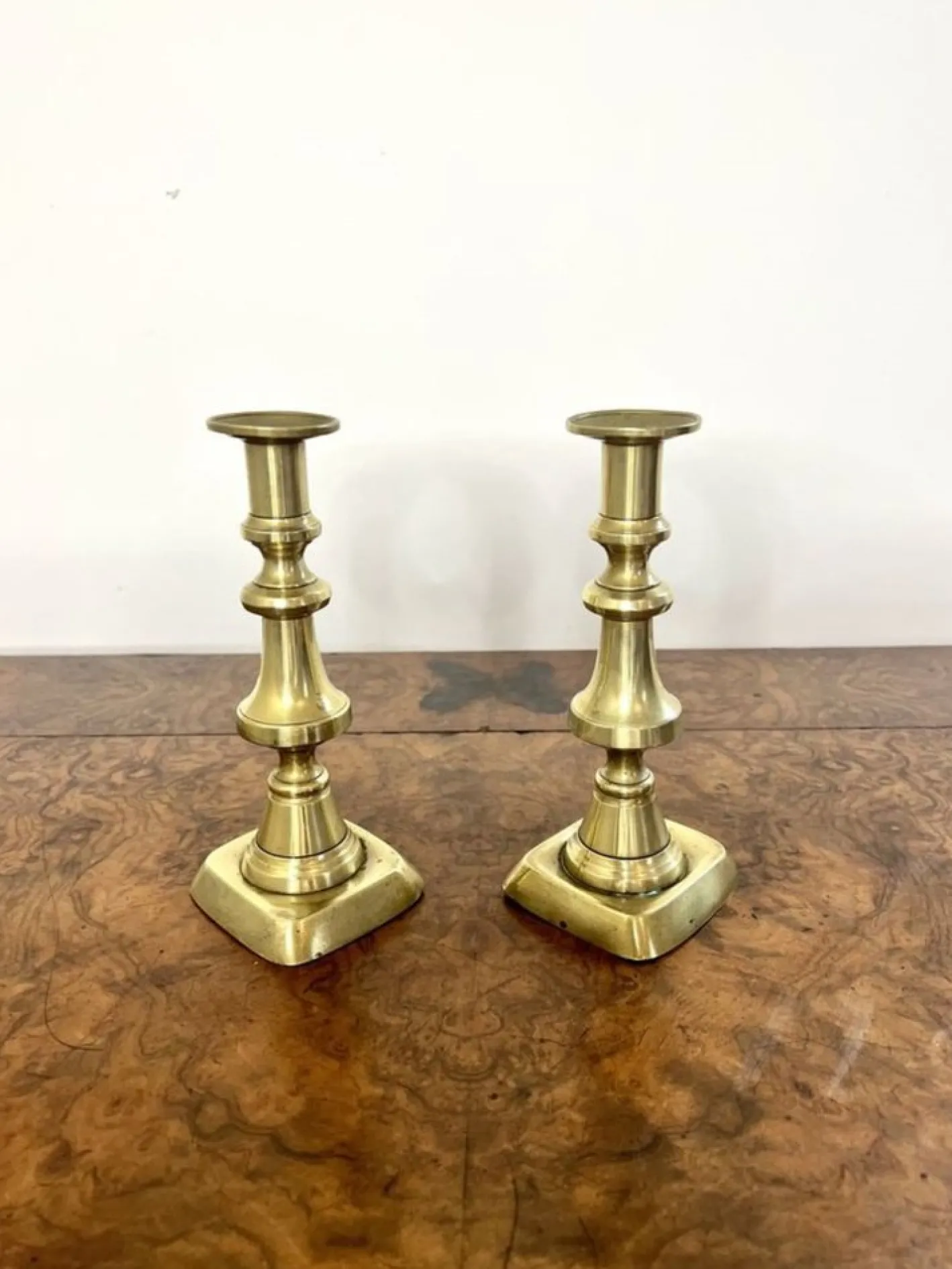 Antike viktorianische Kerzenständer aus Messing, 1860er, 2er Set