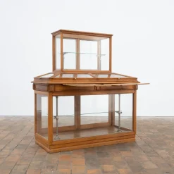 Antike Vitrine aus Glas & Pinienholz, 1920