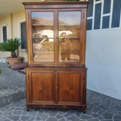 Antike Vitrine aus Nussholz, 1820