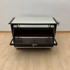 Art Deco Barwagen aus Schwarz Lackiertem Mahagoni, Spiegelglas & Chrom, Frankreich, 1930