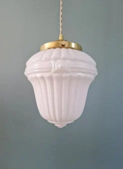 Art Deco Hängelampe aus gepresstem Milchglas, 1920er