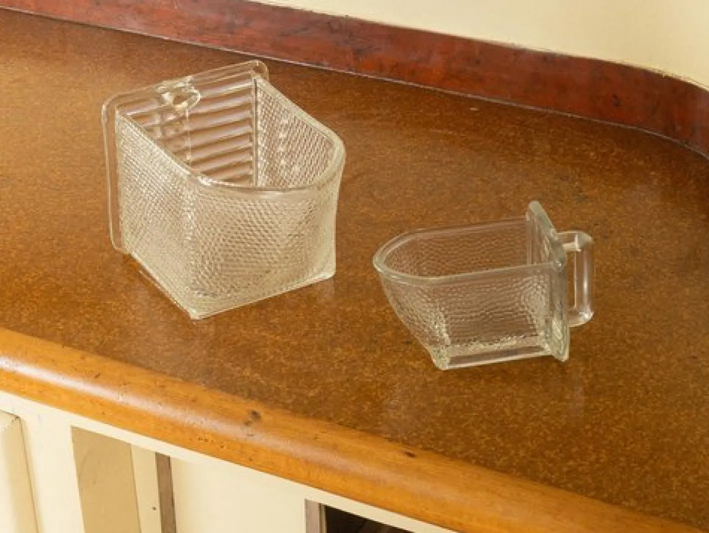 Art Deco Küchenschrank