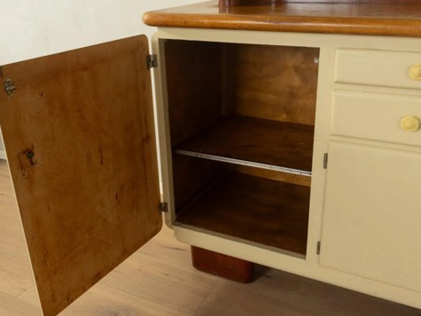 Art Deco Küchenschrank